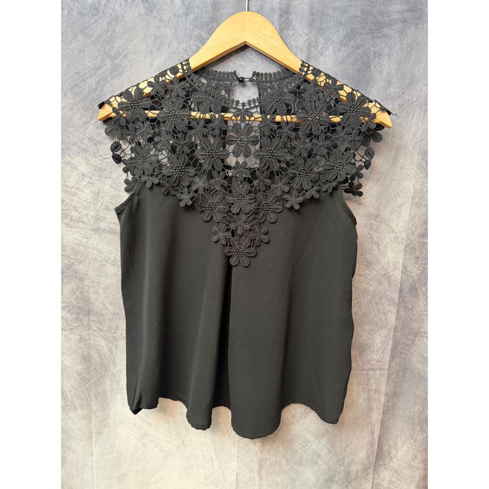 Coco & Shay Black‎ Floral Lace Yoke Sleeveless Top Whimsical Summer